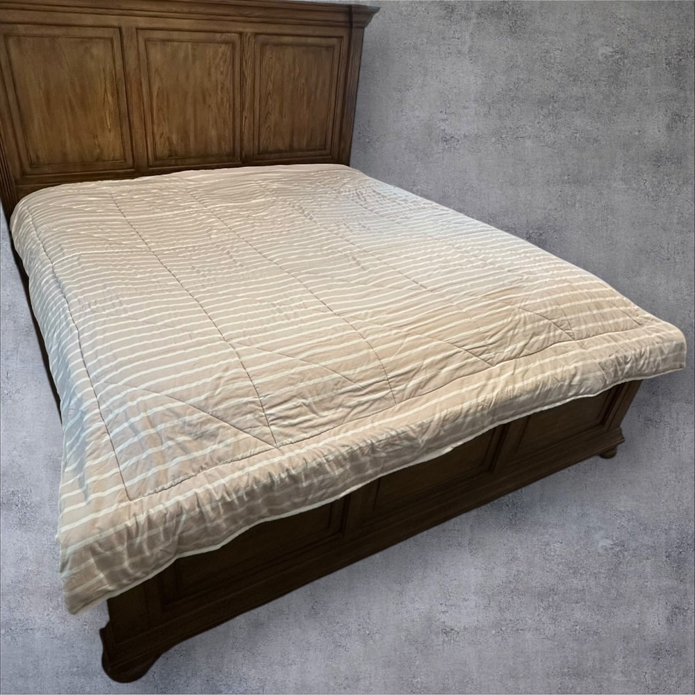 UGG Corey Reversible Full/Queen Comforter Pink/Cream‎ Stripe Sherpa Back